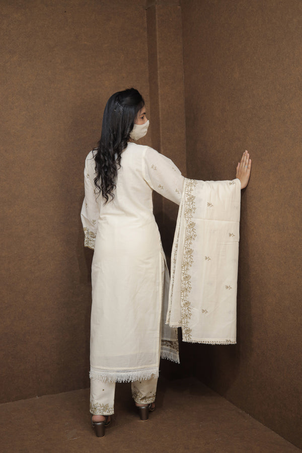 Royal Ethnic Off-White Kurta Set with Intricate Thread Work.Pastel Perfection Floral Printed Kurta Set for Women