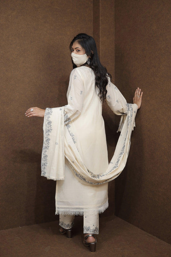 Royal Ethnic Off-White Kurta Set with Intricate Thread Work.Pastel Perfection Floral Embrodaried Kurta Set for Women