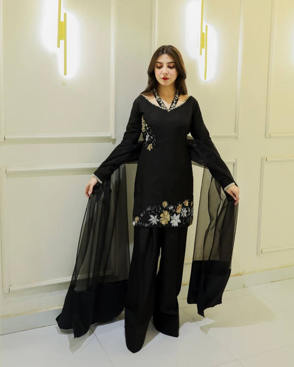 Elegance in Black: A Captivating Pose of Timeless Beauty