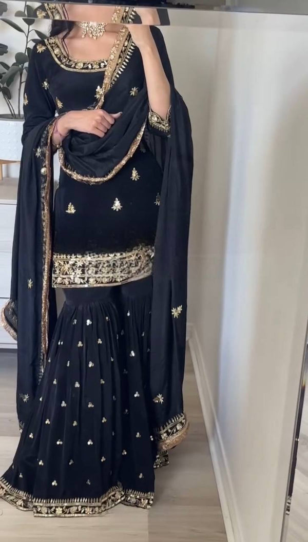 Elegance in Black and Gold: A Captivating Fashion Statement