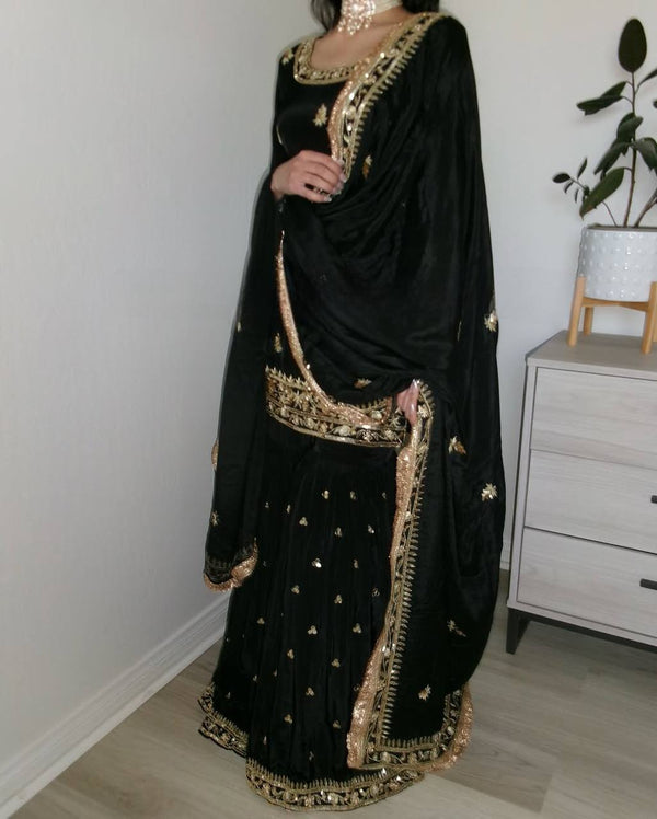 Elegance in Black and Gold: A Captivating Fashion Statement