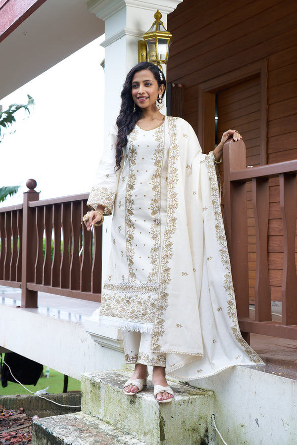 Royal Ethnic Off-White Kurta Set with Intricate Thread Work.Pastel Perfection Floral Printed Kurta Set for Women