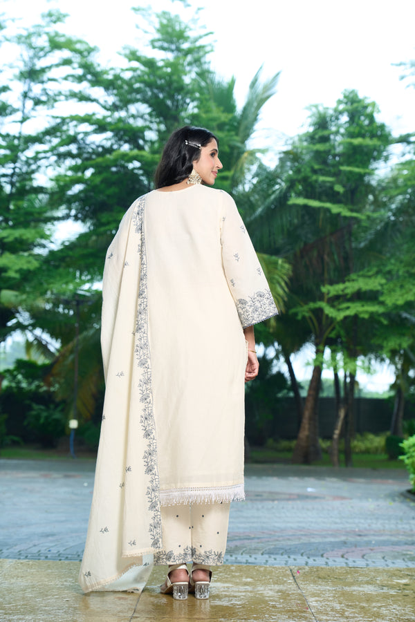 Royal Ethnic Off-White Kurta Set with Intricate Thread Work.Pastel Perfection Floral Embrodaried Kurta Set for Women