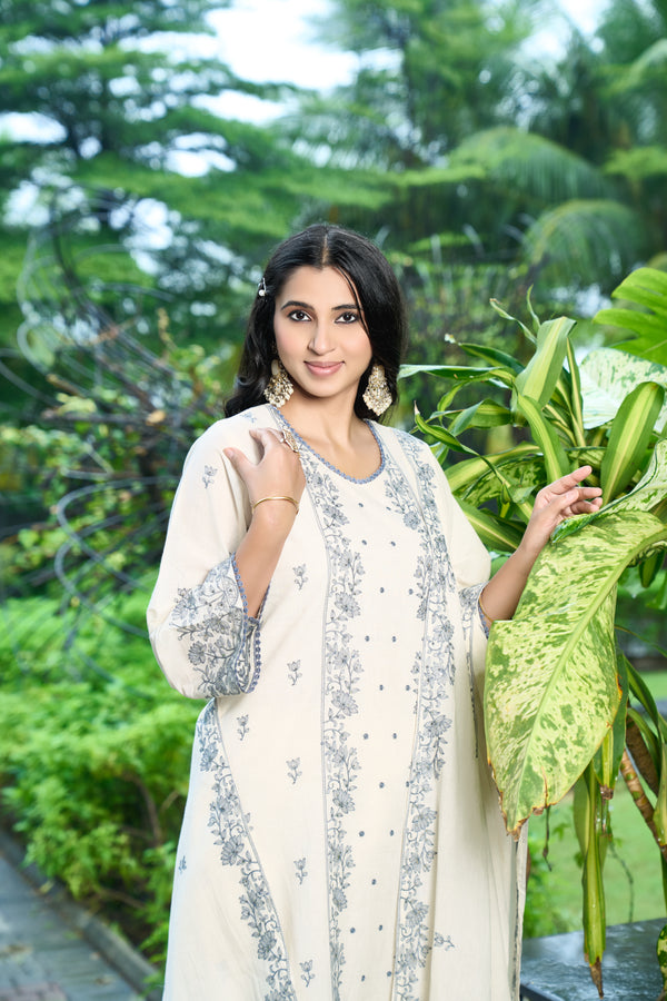 Royal Ethnic Off-White Kurta Set with Intricate Thread Work.Pastel Perfection Floral Embrodaried Kurta Set for Women