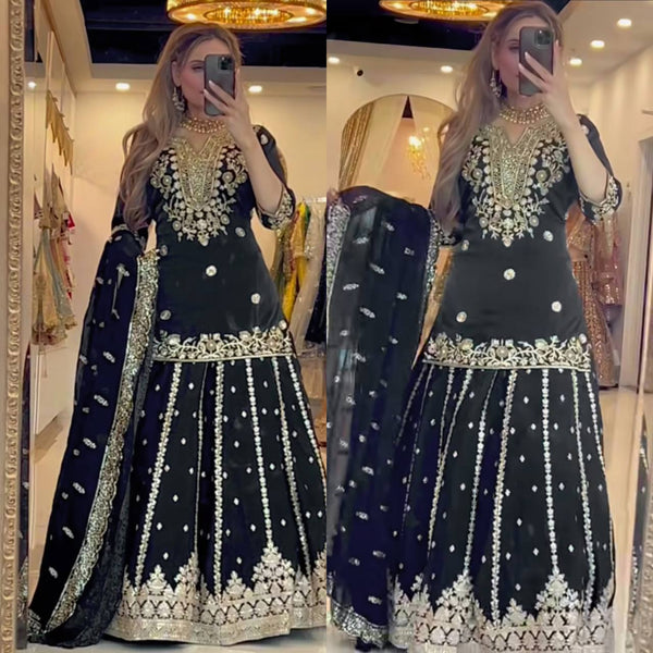 Chic Reflections The Art of Selfie Sophistication