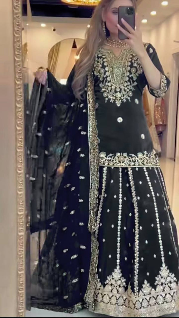 Chic Reflections The Art of Selfie Sophistication