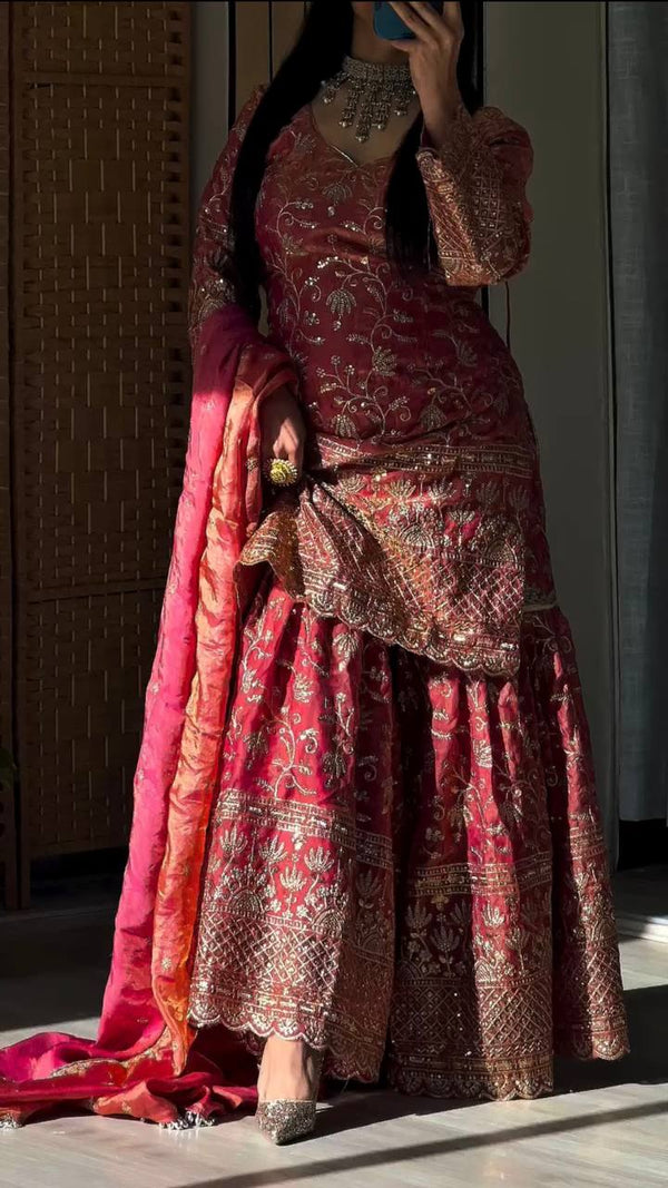 Chic Moments A Glamorous Selfie in Vibrant Hues