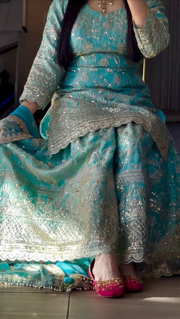 Chic Moments A Glamorous Selfie in Vibrant Hues