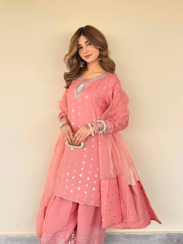 Elegant Essence: Exquisite Pink Pakistani Suit for Timeless Beauty