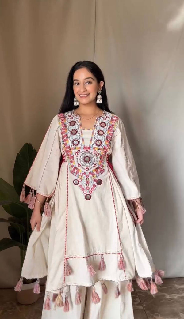 Opulent Beige Kurta: Artful Embroidery for Refined Style