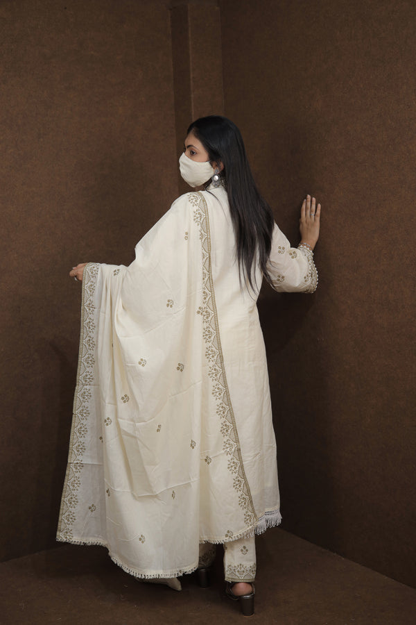 Elegant Cream Embroidered Cotton Kurti Set with Dupatta – Ethnic Grace Collection