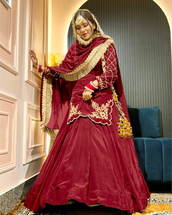 Elegant Emerald Green EmbroideredSet with Dupatta