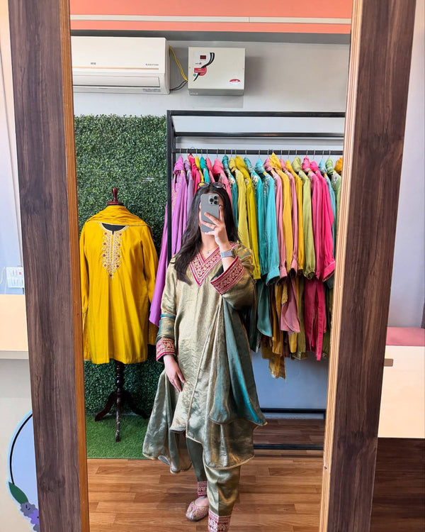 Reflective Elegance: The Selfie Experience